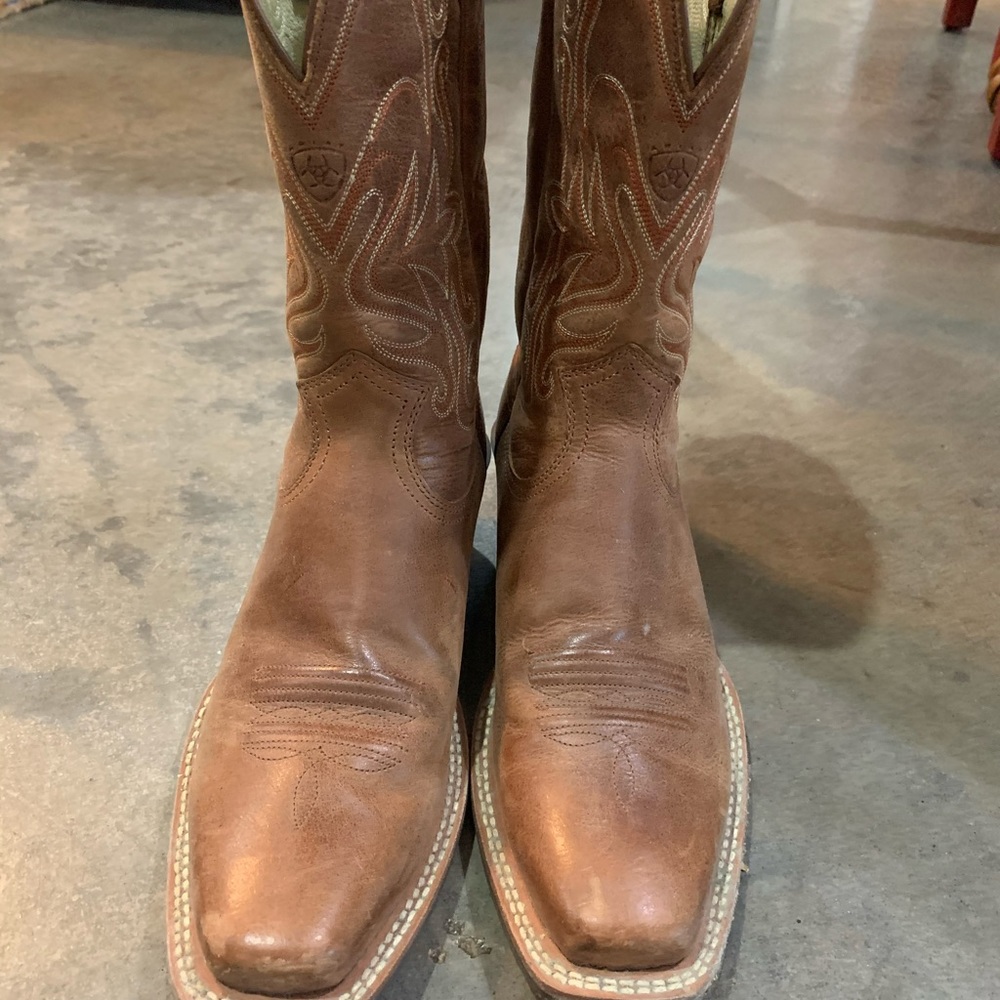 Ladies ariat boots